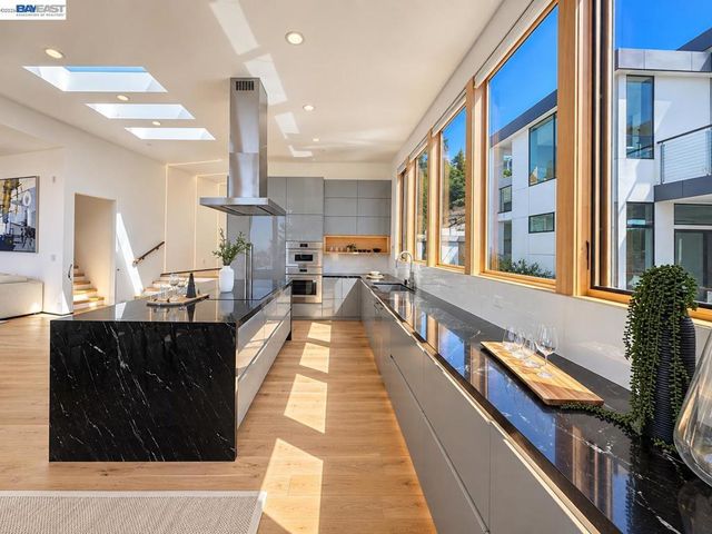 1026 Grizzly Peak Blvd, Berkeley, CA 94708
