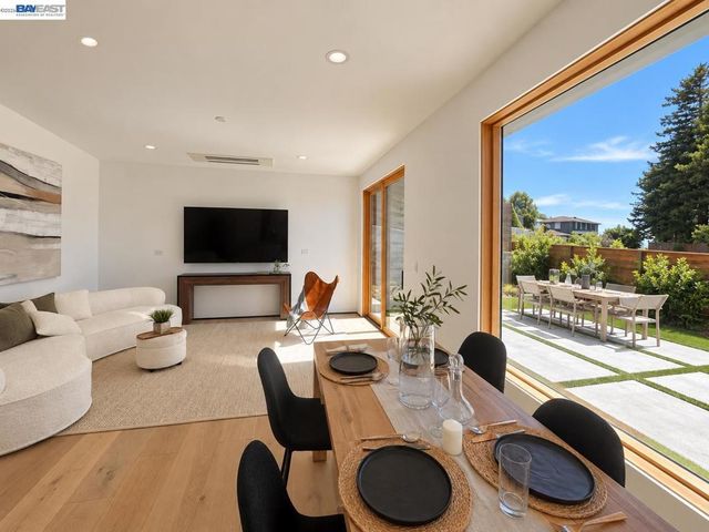 1026 Grizzly Peak Blvd, Berkeley, CA 94708