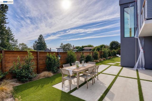 1026 Grizzly Peak Blvd, Berkeley, CA 94708
