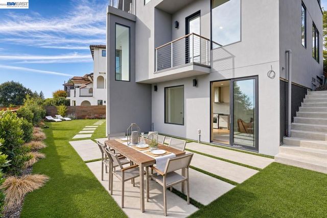 1026 Grizzly Peak Blvd, Berkeley, CA 94708