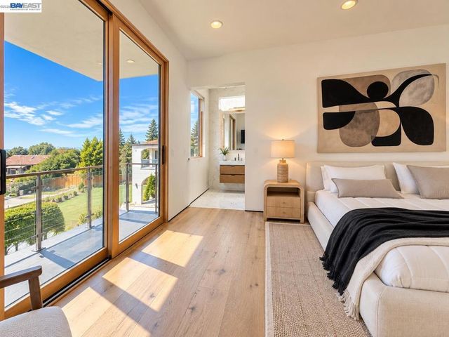 1026 Grizzly Peak Blvd, Berkeley, CA 94708