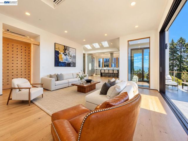 1026 Grizzly Peak Blvd, Berkeley, CA 94708