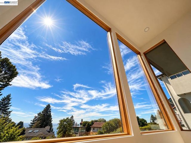 1026 Grizzly Peak Blvd, Berkeley, CA 94708