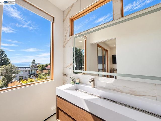1026 Grizzly Peak Blvd, Berkeley, CA 94708