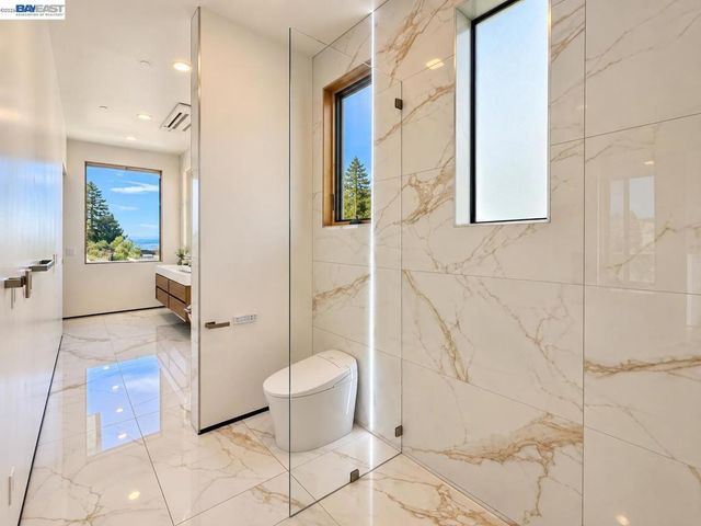 1026 Grizzly Peak Blvd, Berkeley, CA 94708