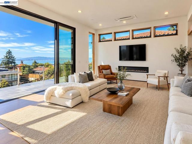 1026 Grizzly Peak Blvd, Berkeley, CA 94708