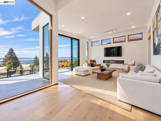 1026 Grizzly Peak Blvd, Berkeley, CA 94708