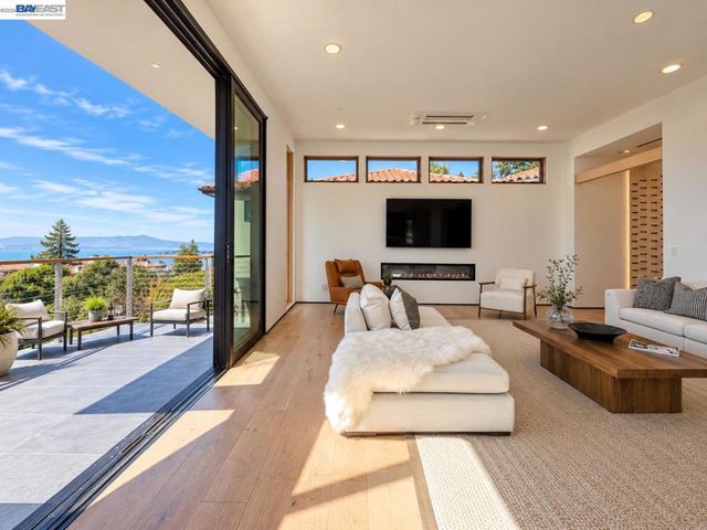 1026 Grizzly Peak Blvd, Berkeley, CA 94708