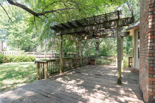 10708 Saint Michael Ct, Fort Smith, AR 72908