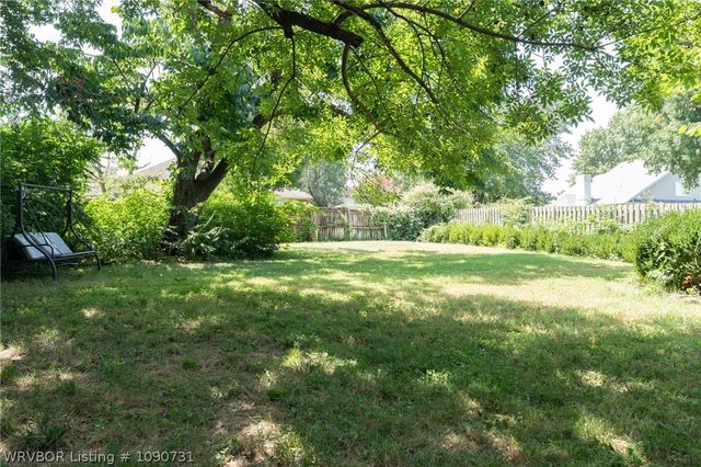 10708 Saint Michael Ct, Fort Smith, AR 72908