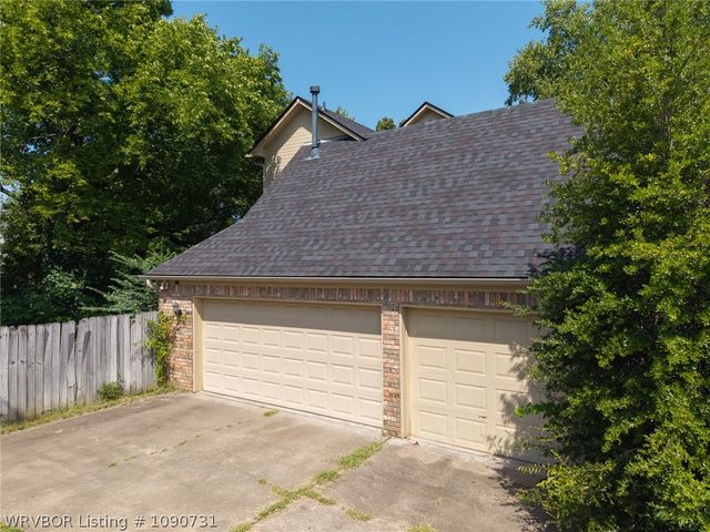 10708 Saint Michael Ct, Fort Smith, AR 72908