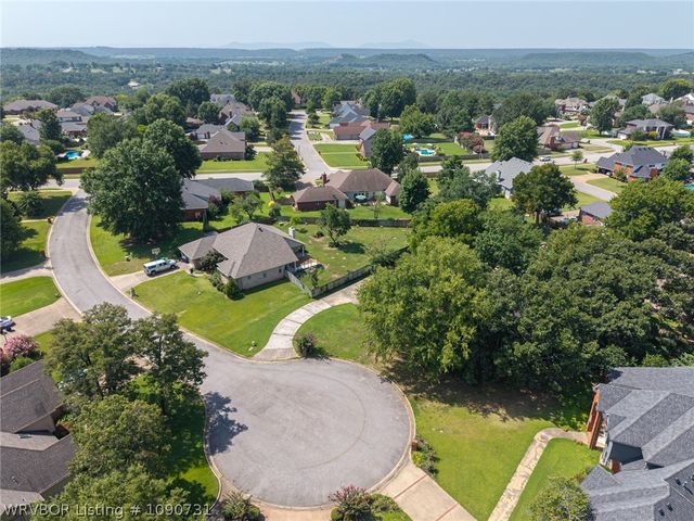 10708 Saint Michael Ct, Fort Smith, AR 72908
