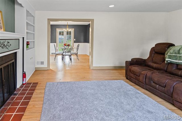 2408 Alby Street, Alton, IL 62002