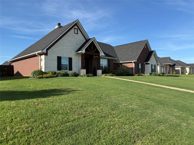 1003 Stone Bridge Street, Mt Pleasant, TX 75455