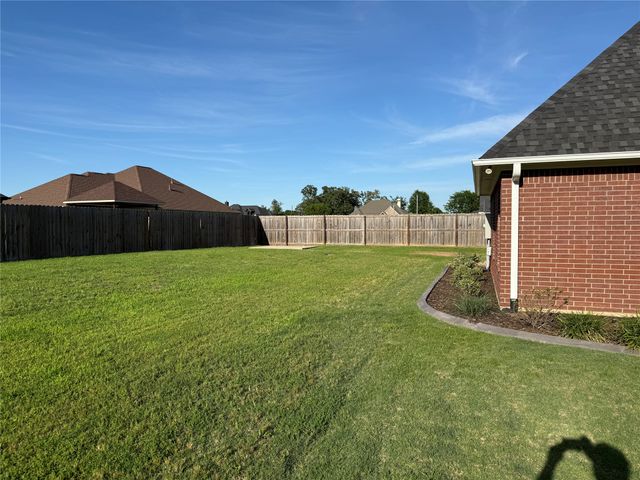 1003 Stone Bridge Street, Mt Pleasant, TX 75455