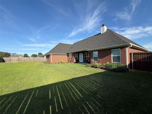 1003 Stone Bridge Street, Mt Pleasant, TX 75455