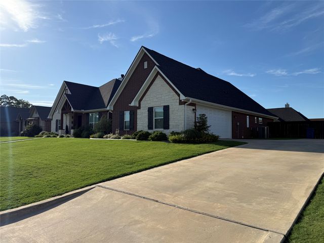 1003 Stone Bridge Street, Mt Pleasant, TX 75455