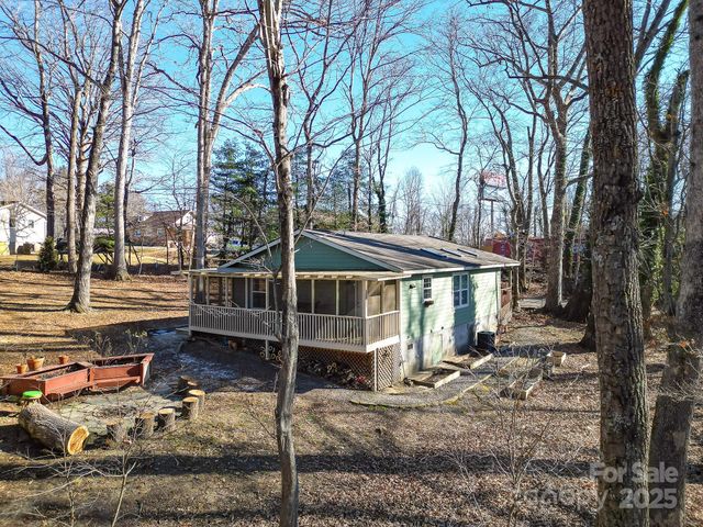 113 Pin Cherry Lane, Candler, NC 28715