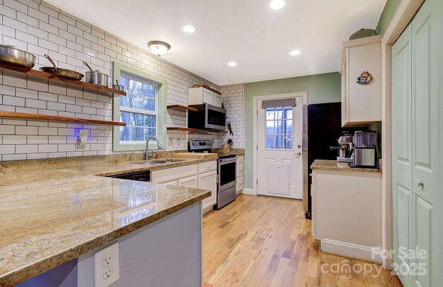 113 Pin Cherry Lane, Candler, NC 28715