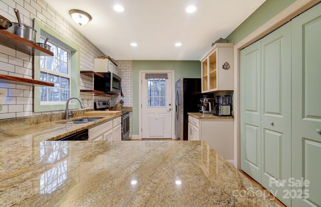 113 Pin Cherry Lane, Candler, NC 28715