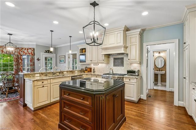 100 Eastbury, Williamsburg, VA 23188