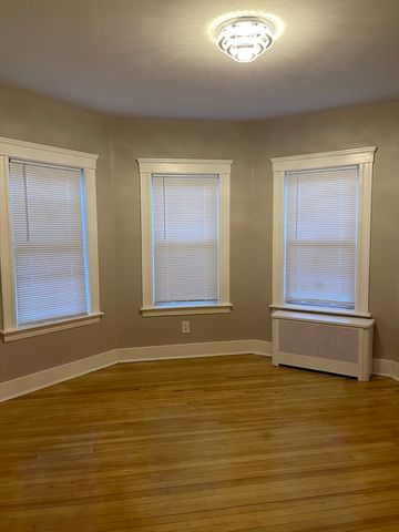 52 Houghton St 1, Worcester, MA 01604
