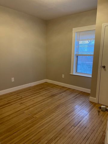 52 Houghton St 1, Worcester, MA 01604