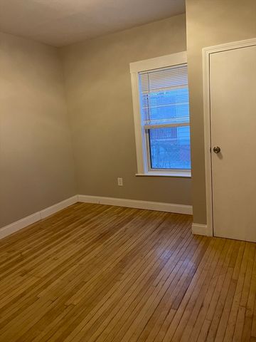52 Houghton St 1, Worcester, MA 01604