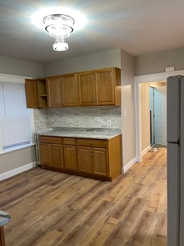 52 Houghton St 1, Worcester, MA 01604