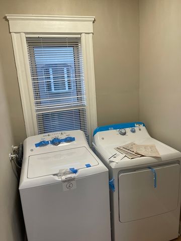 52 Houghton St 1, Worcester, MA 01604