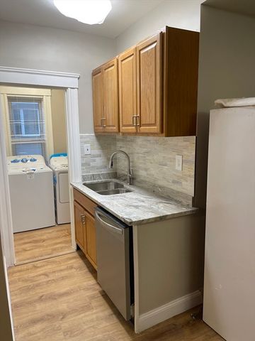52 Houghton St 1, Worcester, MA 01604