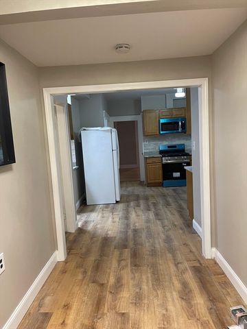 52 Houghton St 1, Worcester, MA 01604