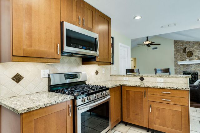 1307 S Meadows DR, Austin, TX 78758