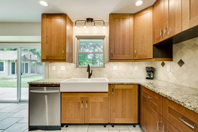 1307 S Meadows DR, Austin, TX 78758