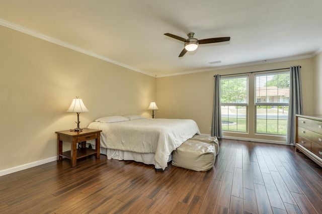 1307 S Meadows DR, Austin, TX 78758