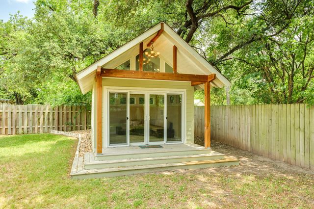 1307 S Meadows DR, Austin, TX 78758