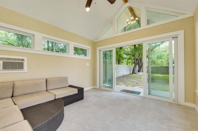 1307 S Meadows DR, Austin, TX 78758