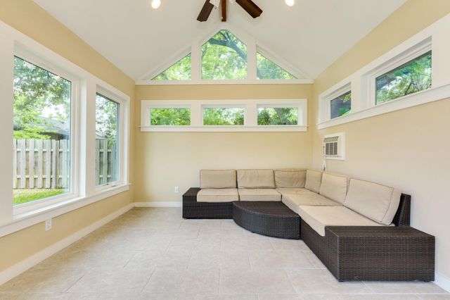 1307 S Meadows DR, Austin, TX 78758