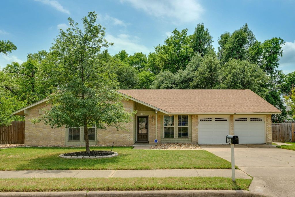 1307 S Meadows DR, Austin, TX 78758