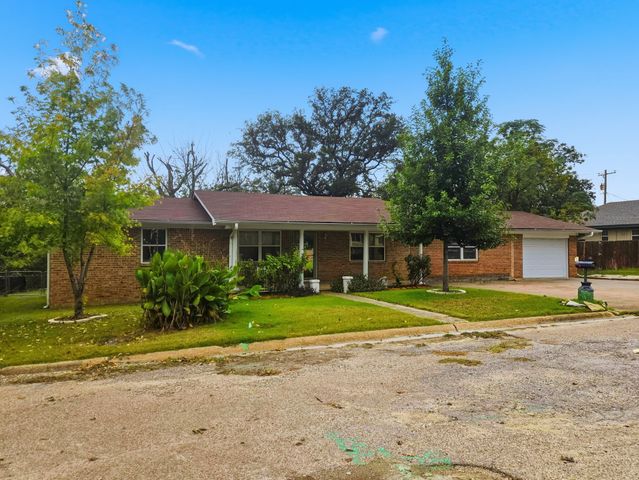 607 S Wieser Street, Hamilton, TX 76531