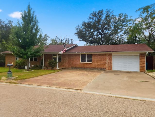 607 S Wieser Street, Hamilton, TX 76531