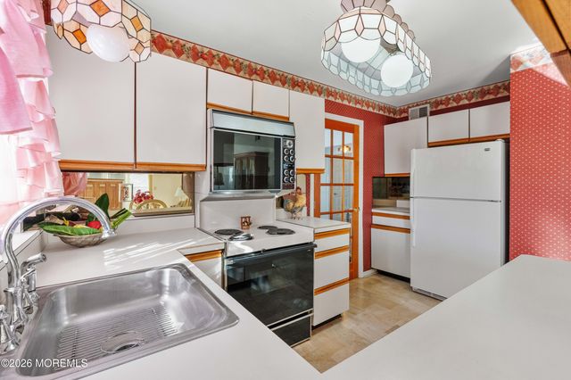 23 Blackthorn Place, Manchester, NJ 08759