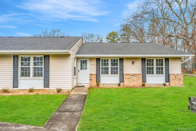 380 Woodbridge Drive D, Ridge, NY 11961