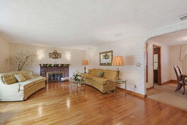 11 Preston St, Wakefield, MA 01880