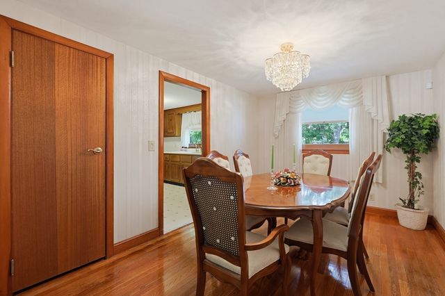 11 Preston St, Wakefield, MA 01880