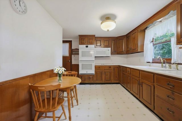 11 Preston St, Wakefield, MA 01880