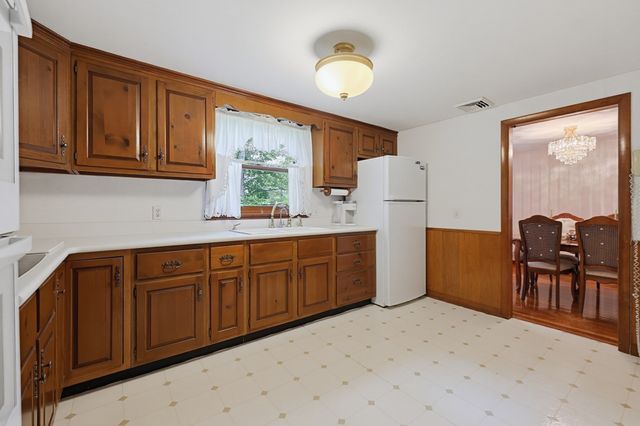 11 Preston St, Wakefield, MA 01880