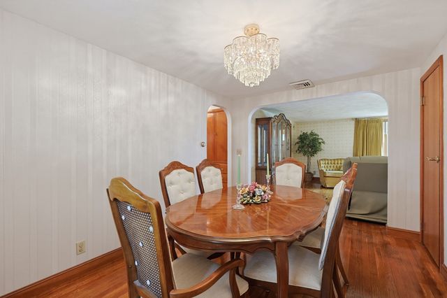 11 Preston St, Wakefield, MA 01880