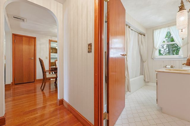 11 Preston St, Wakefield, MA 01880