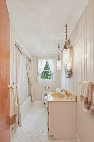 11 Preston St, Wakefield, MA 01880